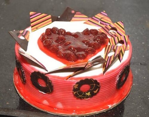 Wedding Target cakes with a heart design on top