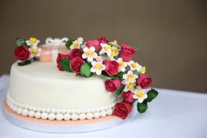 Cake with edible flowers on top from Crixa Cakes