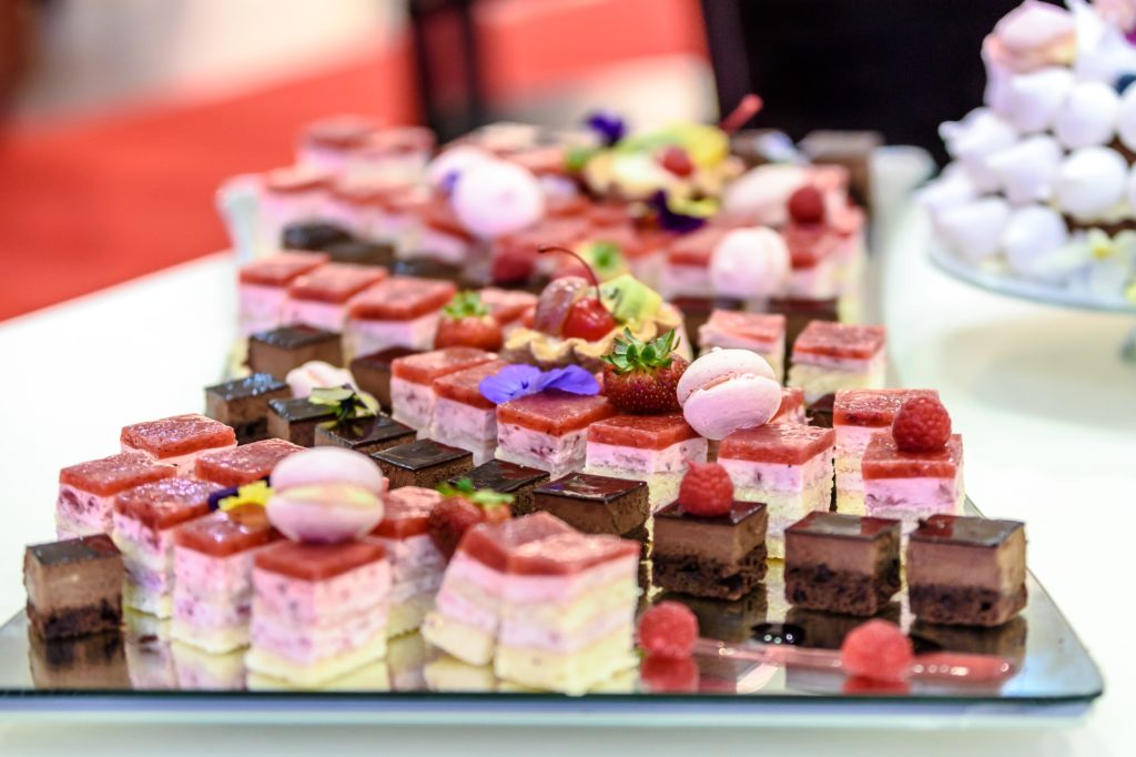 how to charge for cake delivery - A table with a variety of desserts.